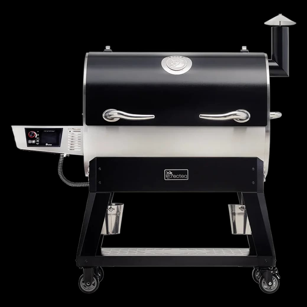 Flagship 1600 wood pellet grill, front view, lid closed